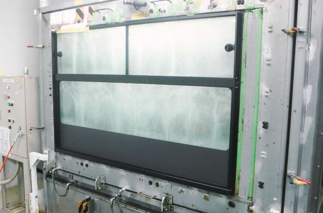 水密試験の機械の写真
