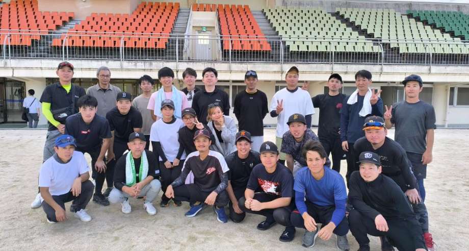 ソフトボール大会参加者の集合写真